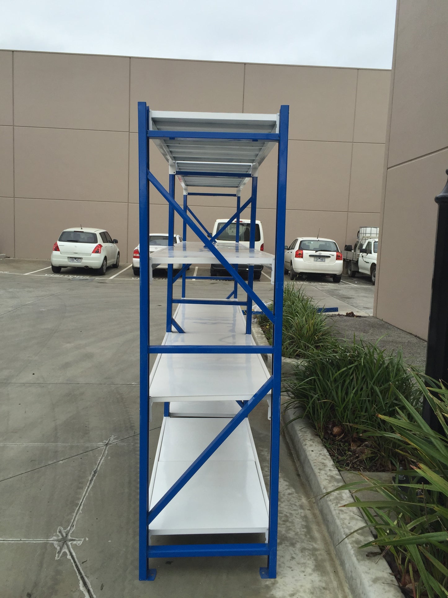 2m(H)x3.5m(W)x0.6m(D)