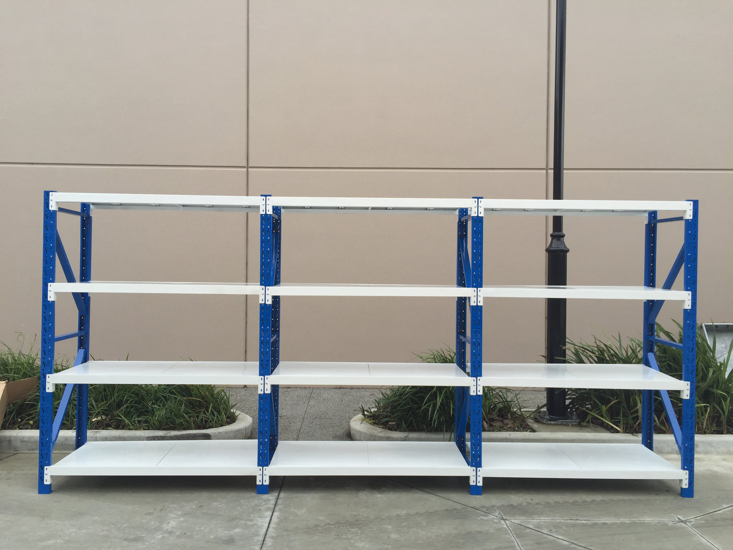 2m(H)x4.5m(W)x0.6m(D)